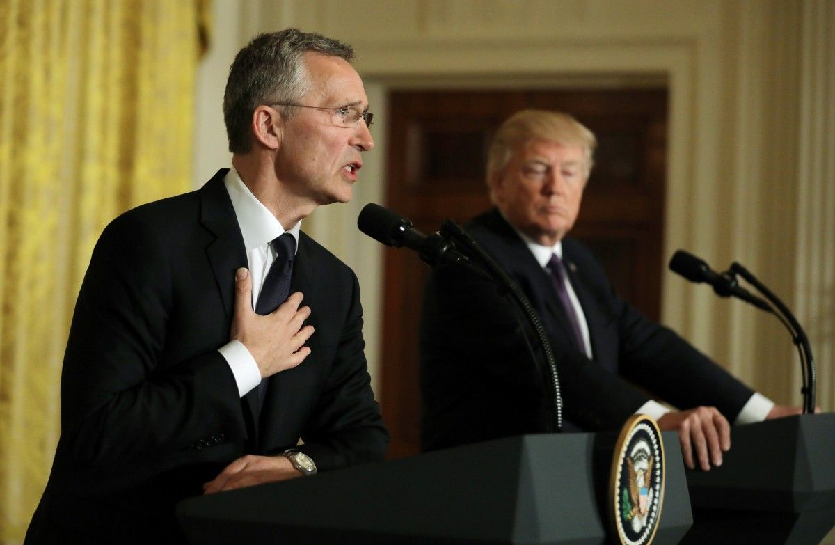 Єнс Столтенберг та Дональд Трамп / REUTERS Єнс Столтенберг та Дональд Трамп / REUTERS