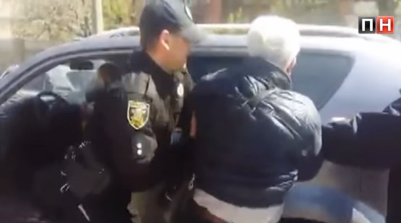 В Николаеве произошел инцидент между патрульными и пенсионером / Скриншот В Николаеве произошел инцидент между патрульными и пенсионером / Скриншот
