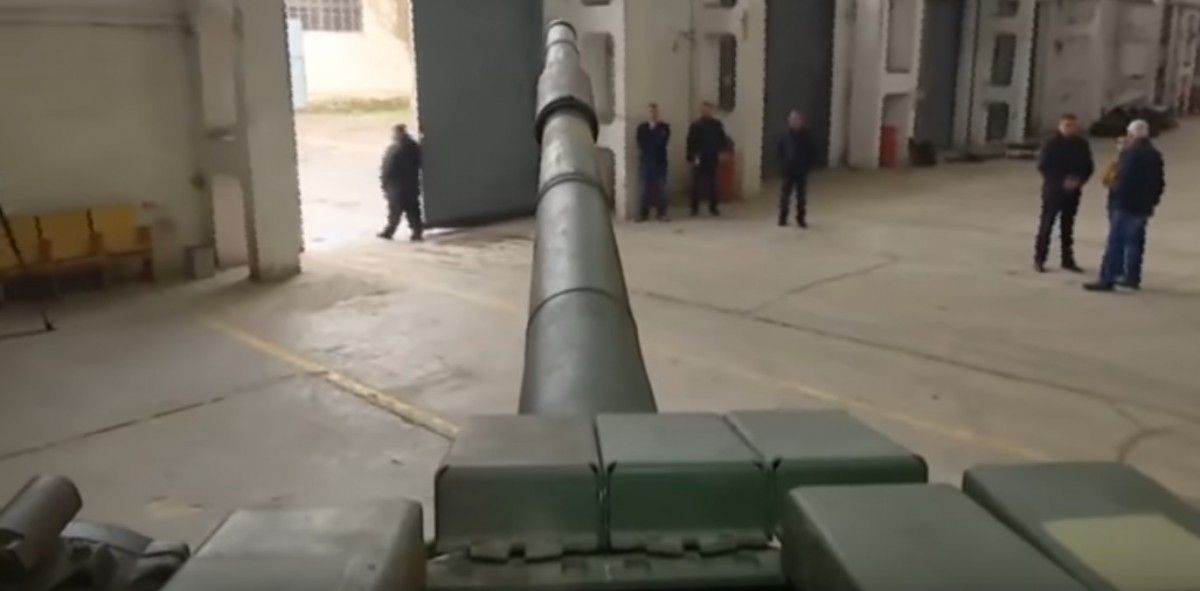 В настоящее время завод передал украинским десантникам новую партию мощной техники / Скриншот В настоящее время завод передал украинским десантникам новую партию мощной техники / Скриншот