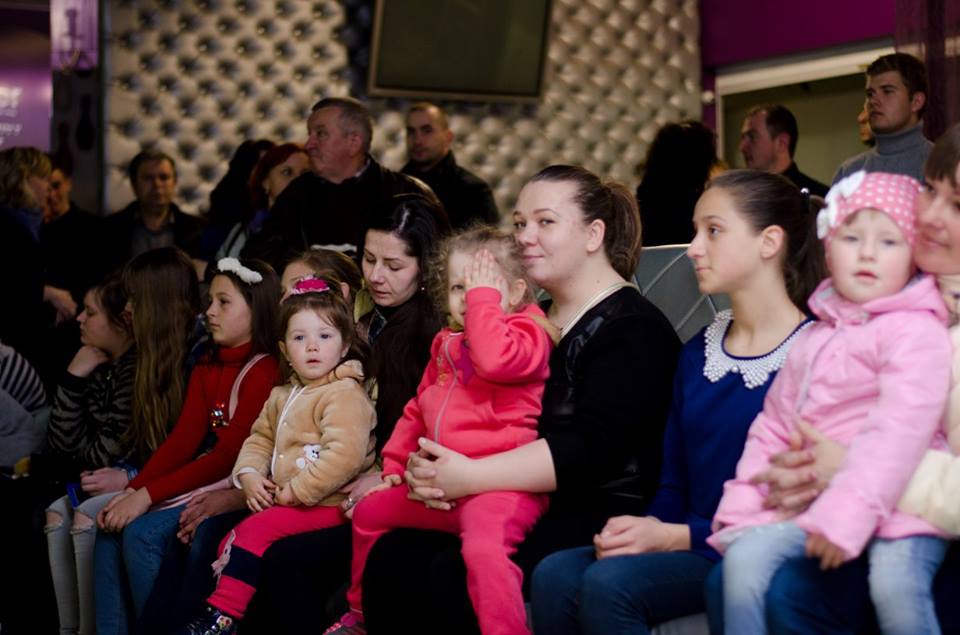 Дітям загиблих бійців АТО вручили подарунки / ТОДА Дітям загиблих бійців АТО вручили подарунки / ТОДА