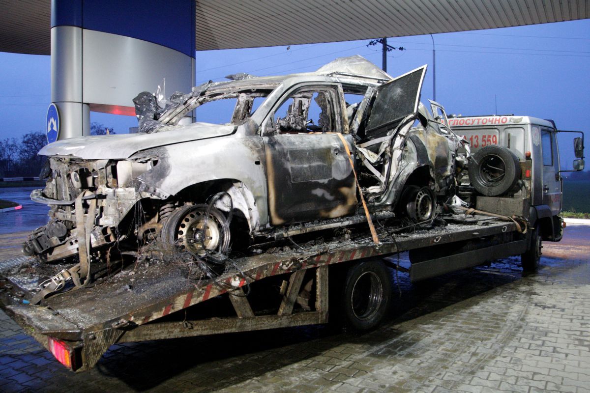 Автомобиль ОБСЕ после подрыва на Донбассе / REUTERS