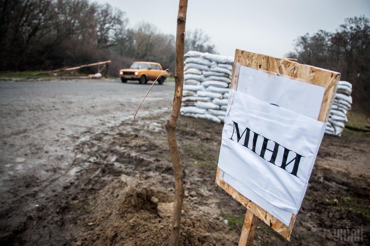 На Донбассе в течение года погибли 43 человека, еще 120 получили ранения в результате срабатывания мин / фото УНИАН