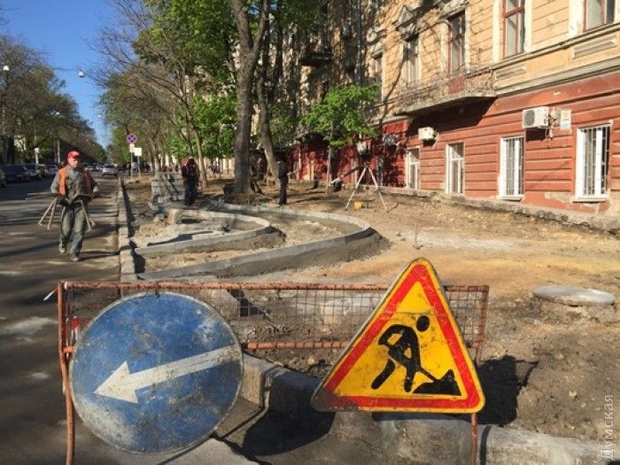 В Одессе строят велодорожку / Думская В Одессе строят велодорожку / Думская