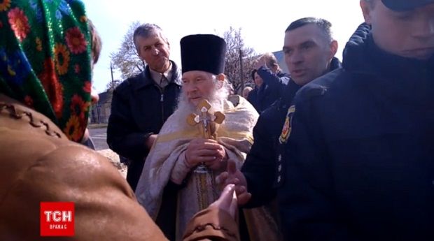 Віряни МП воюють за церкву / Скріншот Віряни МП воюють за церкву / Скріншот
