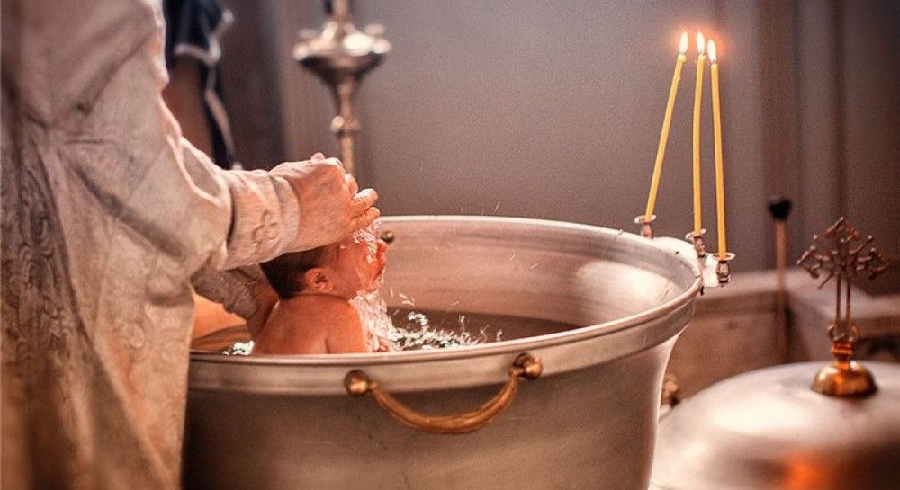 Крестят ли во время поста. Обряд крещения. Крестить ребенка. Крещение малыша. Крещение ребёнка традиции.