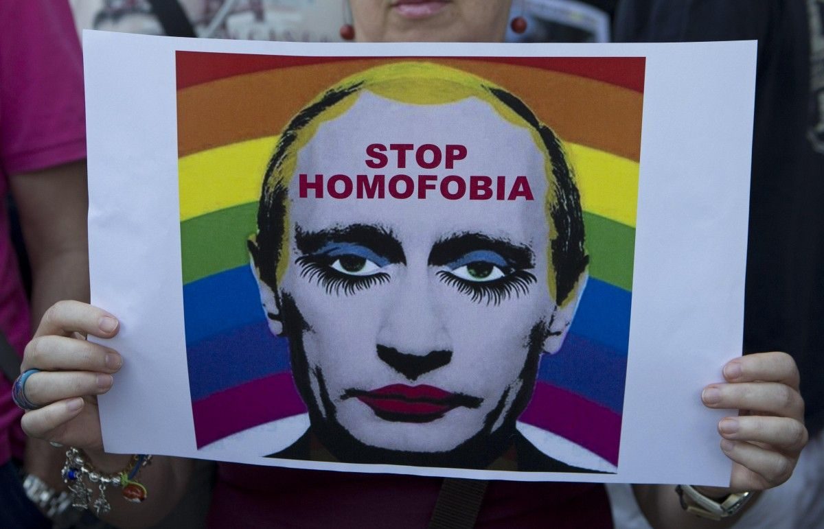 В России теперь незаконно распространять фотографию Путина в образе  клоуна-гея - The Washington Post | УНИАН
