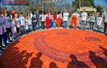Новый рекорд Украины – в Одессе из перчаток выложили смайл площадью 40 квадратных метров