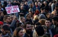 Тисячі сербів протестують проти обрання президентом країни Вучича (фото, відео)