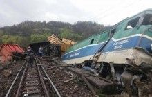 В Румынии грузовой поезд сошел с рельсов, двое машинистов погибли (фото)