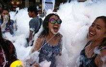 Велика пінна вечірка: у Таїланді святкують місцевий Новий рік (фоторепортаж)