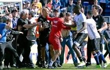 Зірваний матч чемпіонату Франції: як фанати "Бастії" напали на гравців "Ліону" (відео)
