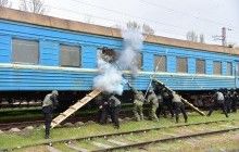 У Маріуполі спецназівці вчилися звільняти заручників із захопленого терористами поїзда (фото, відео)