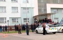 До будівлі "Черкасиобленерго" прийшли озброєні люди - поліція (фото, відео)