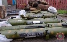 В Бахмуте полицейские задержали диверсионную группу боевиков, которая похищала людей и хранила арсенал оружия