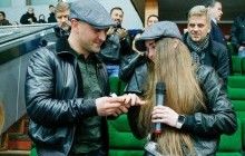 Хоккеист сделал предложение девушке в перерыве матча сборной Украины во Дворце спорта