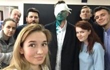 Навальному в глаза плеснули зеленкой, его забрали в больницу (фото)