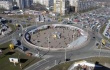 В Україні починають діяти нові правила перетину кругових перехресть