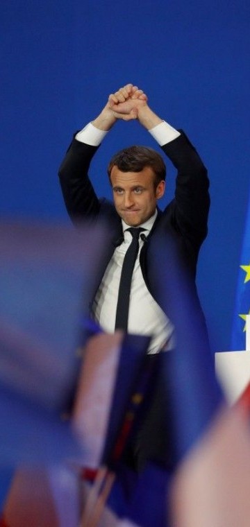 Неограниченная власть Эммануэля Макрона :