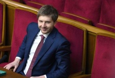 Екс-голова Нацкомісії з тарифів Вовк переховується у Брюсселі - Холодницький