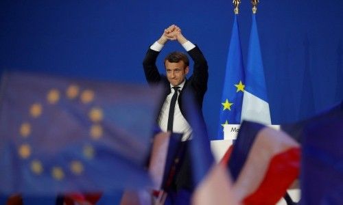 Необмежена влада Еммануеля Макрона :