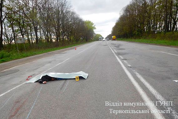 На Тернопільщині автомобіль смертельно травмував місцевого жителя На Тернопільщині автомобіль смертельно травмував місцевого жителя