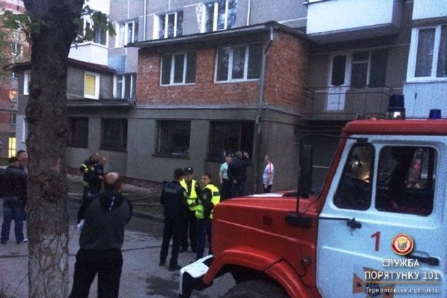 Пожежа сталася на першому поверсі багатоповерхівки Пожежа сталася на першому поверсі багатоповерхівки