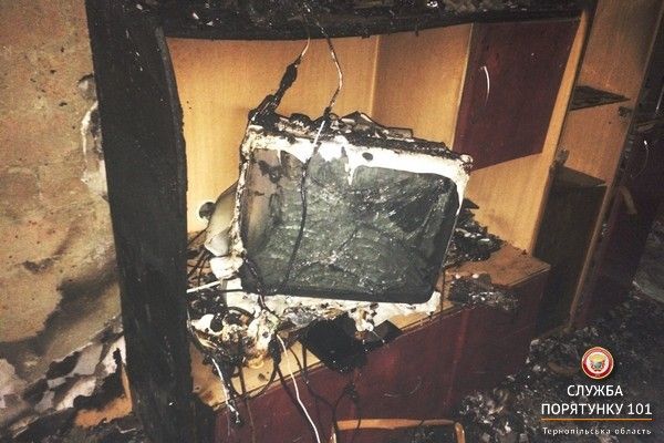 У Тернополі сталася пожежа у багатоповерхівці, 15 людей евакуювали (фото) У Тернополі сталася пожежа у багатоповерхівці, 15 людей евакуювали (фото)