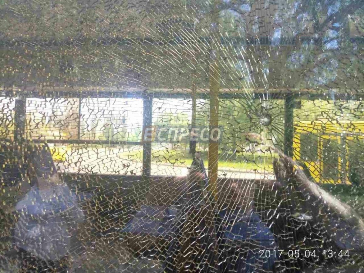 У столиці невідомий обстріляв автобус / Еспресо У столиці невідомий обстріляв автобус / Еспресо