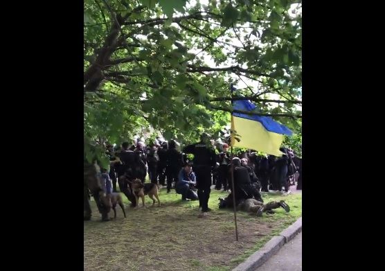 В Днепре побили ветеранов АТО / Скриншот В Днепре побили ветеранов АТО / Скриншот