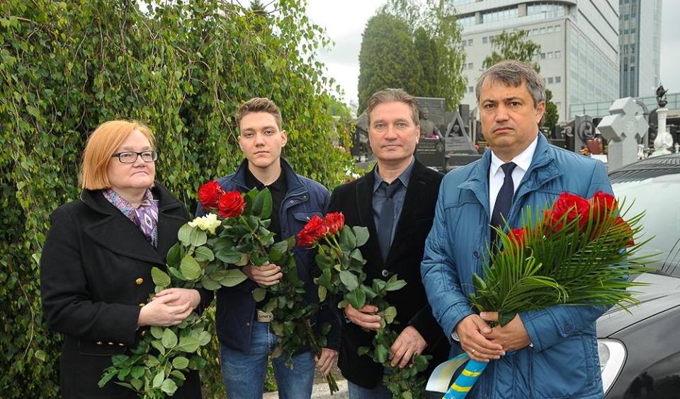 Внук Богдан Лобановский учится на кафедре футбола Национального университета физического культуры и спорта и работает в Институте футболу, который создала ФФУ / ffu.org.ua Внук Богдан Лобановский учится на кафедре футбола Национального университета физического культуры и спорта и работает в Институте футболу, который создала ФФУ / ffu.org.ua