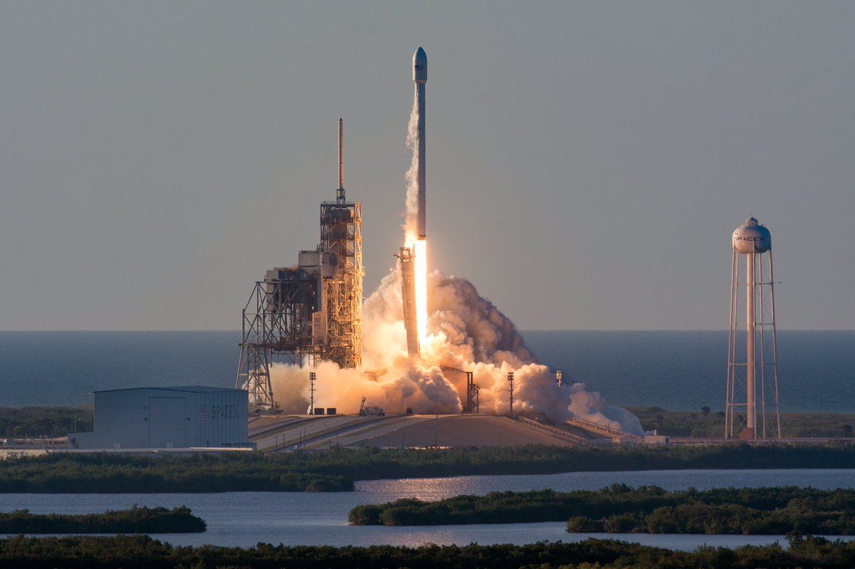 Ракету запустили с космодрома на мысе Канаверал в штате Флорида / фото flickr.com/spacex Ракету запустили с космодрома на мысе Канаверал в штате Флорида / фото flickr.com/spacex