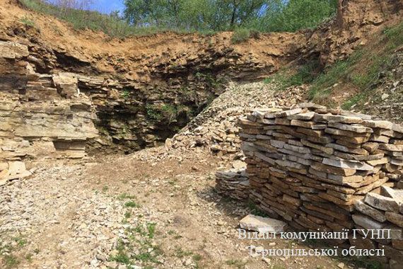 Чоловіки незаконно видобували камінь / Нацполіція Тернопільскої області Чоловіки незаконно видобували камінь / Нацполіція Тернопільскої області