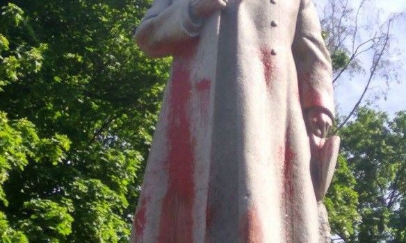 Пам'ятник знаходиться в Маріїнському парку неподалік від будівлі Верховної Ради / Фото 112.ua Пам'ятник знаходиться в Маріїнському парку неподалік від будівлі Верховної Ради / Фото 112.ua
