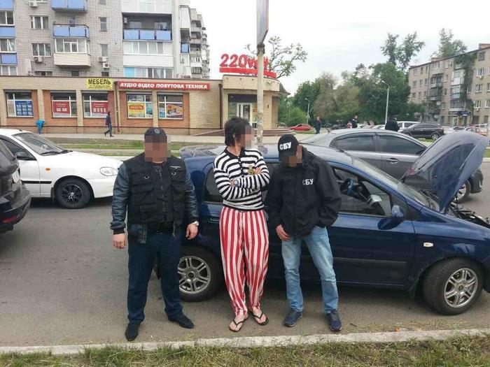 Злодія видворять із України / фото СБУ Злодія видворять із України / фото СБУ