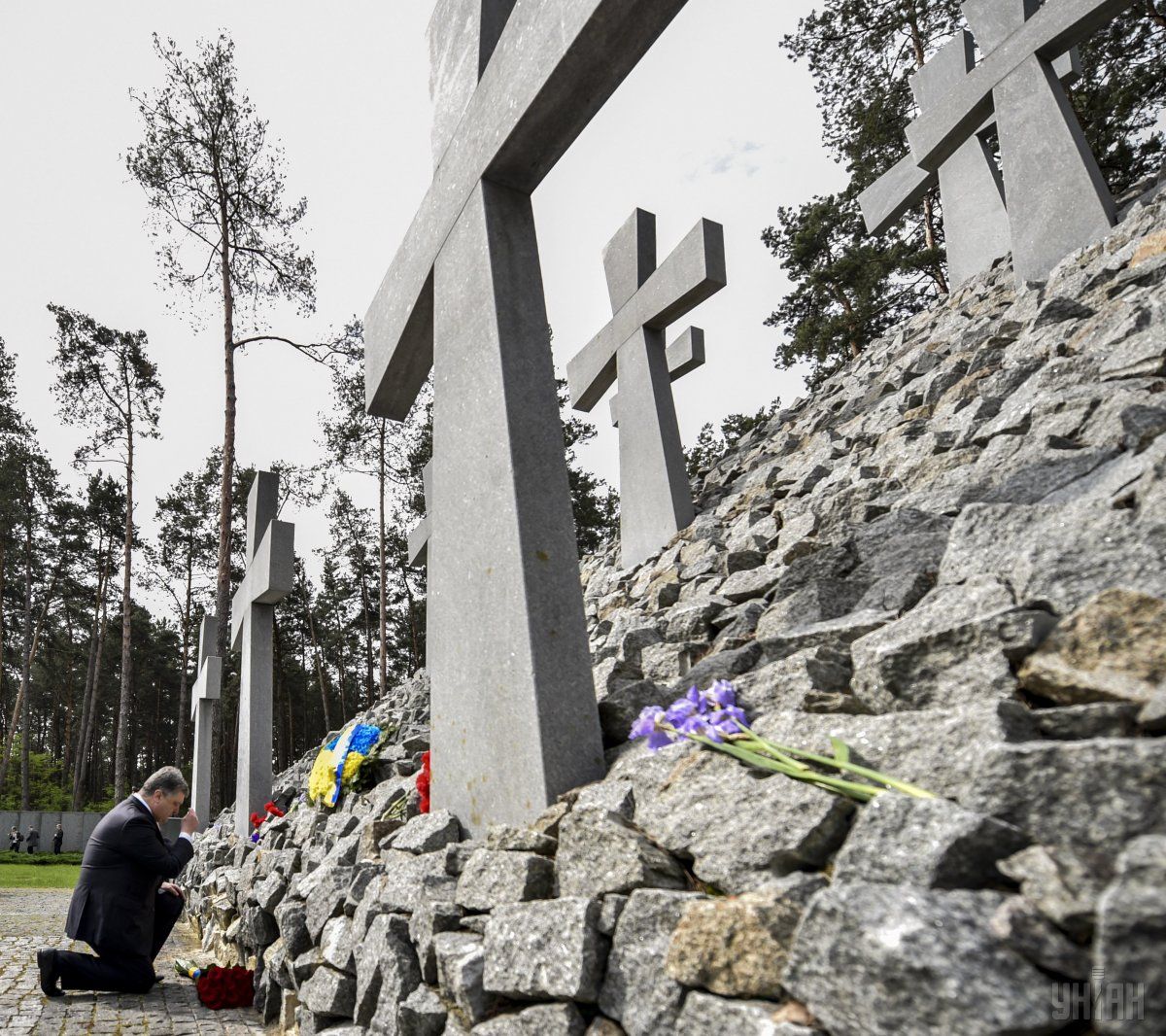 У Києві жалобні заходи за участі Порошенка відбудуться у заповіднику У Києві жалобні заходи за участі Порошенка відбудуться у заповіднику