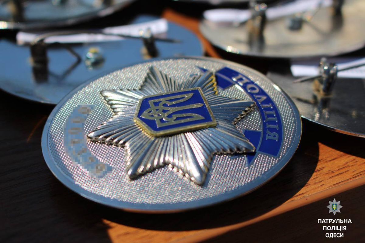 Поліцейського піймали на одержанні 600 дол. від підприємця / фото facebook.com/odesapolice Поліцейського піймали на одержанні 600 дол. від підприємця / фото facebook.com/odesapolice