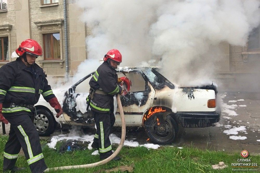 Причину пожежі встановлюють / Фото Управління ДСНС Причину пожежі встановлюють / Фото Управління ДСНС