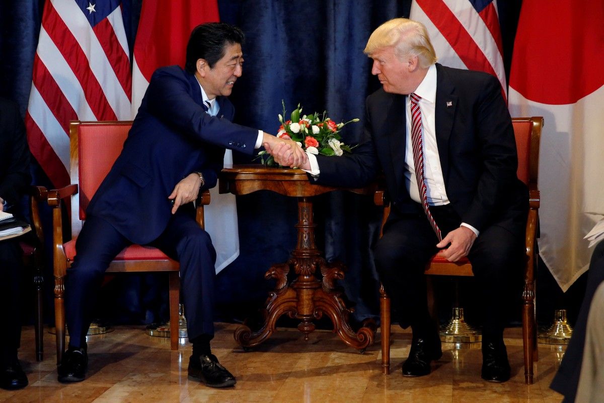 Дональд Трамп і Сіндзо Абе / Reuters Дональд Трамп і Сіндзо Абе / Reuters