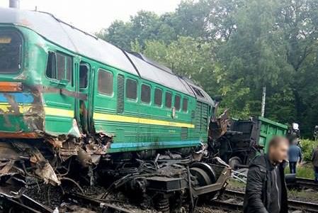 Травми отримали 6 осіб, з них троє дітей / фото hm.npu.gov.ua Травми отримали 6 осіб, з них троє дітей / фото hm.npu.gov.ua