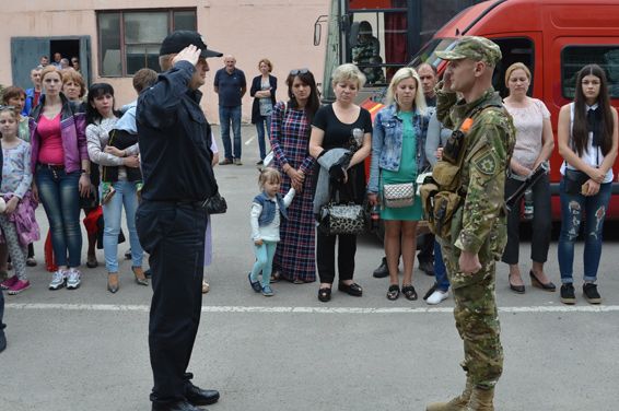Бійці роти патрульної служби поліції вирушили на ротацію в АТО / Фото відділу комунікації поліції Тернопільської області Бійці роти патрульної служби поліції вирушили на ротацію в АТО / Фото відділу комунікації поліції Тернопільської області