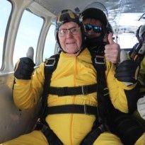 101-летний ветеран Второй мировой прыгнул с парашютом и стал новым рекордсменом (фото)