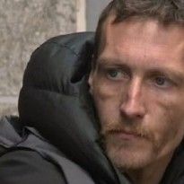 Бездомный, выносивший окровавленных детей из стадиона Манчестера, получил жилье, деньги и статус 