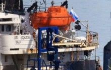 ЗМІ показали російський танкер під триколором в Одеському порту (фото)