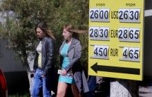 Гривня продолжает укрепляться к доллару