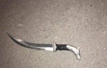 В Кривом Роге мужчина бросался с саблей на полицейских