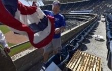 В США пчелиный рой атаковал стадион перед бейсбольным матчем (видео)