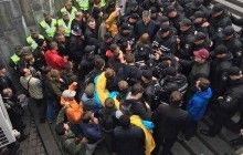 Група молодиків намагалася не пропустити учасників акції з нагоди Дня Перемоги до Алеї Слави в Києві