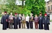 Духовенство УПЦ и православная молодежь поздравили ветеранов с Днем Победы