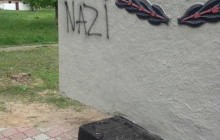 На Харьковщине вандалы осквернили мемориальную доску воинам АТО и памятник жертвам Второй мировой