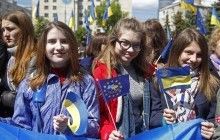 Опрос: больше половины украинцев поддерживают вступление Украины в Евросоюз, треть - против
